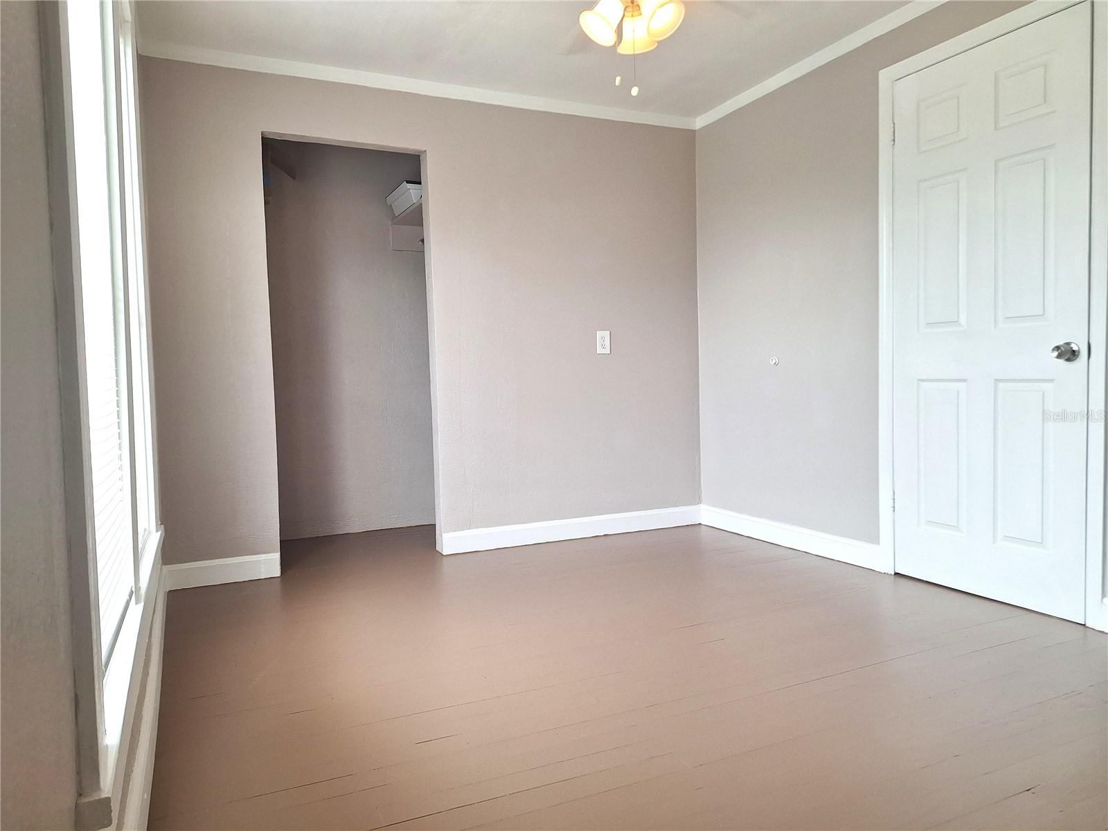 Image 14 of 32 For 102 Virginia Street