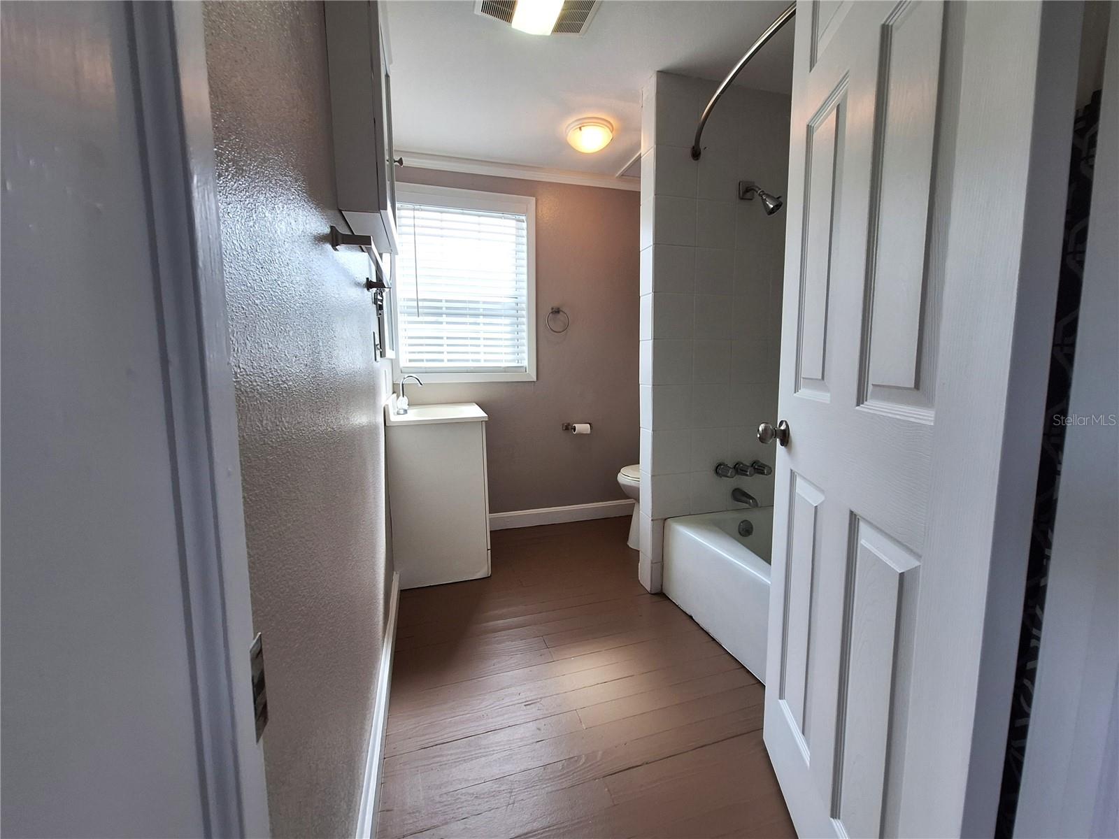 Image 16 of 32 For 102 Virginia Street