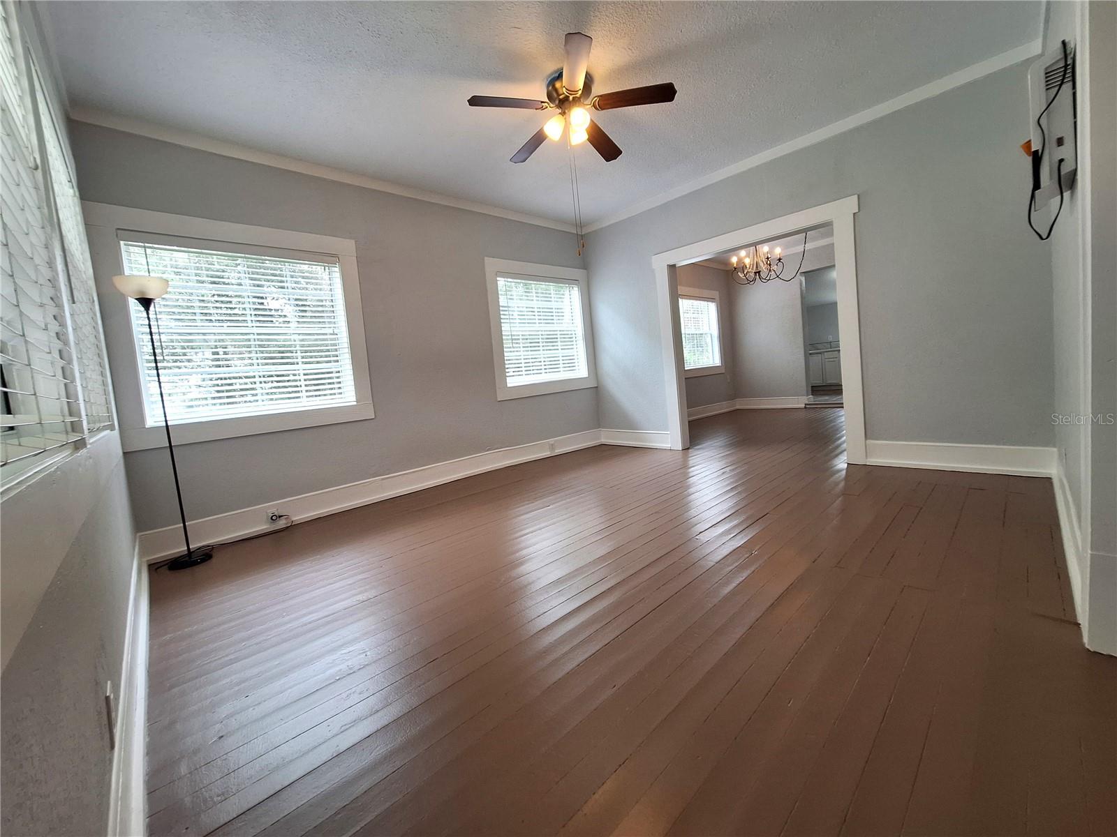 Image 23 of 32 For 102 Virginia Street