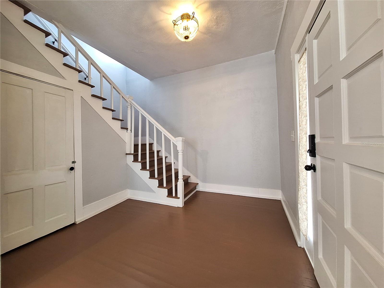 Image 25 of 32 For 102 Virginia Street