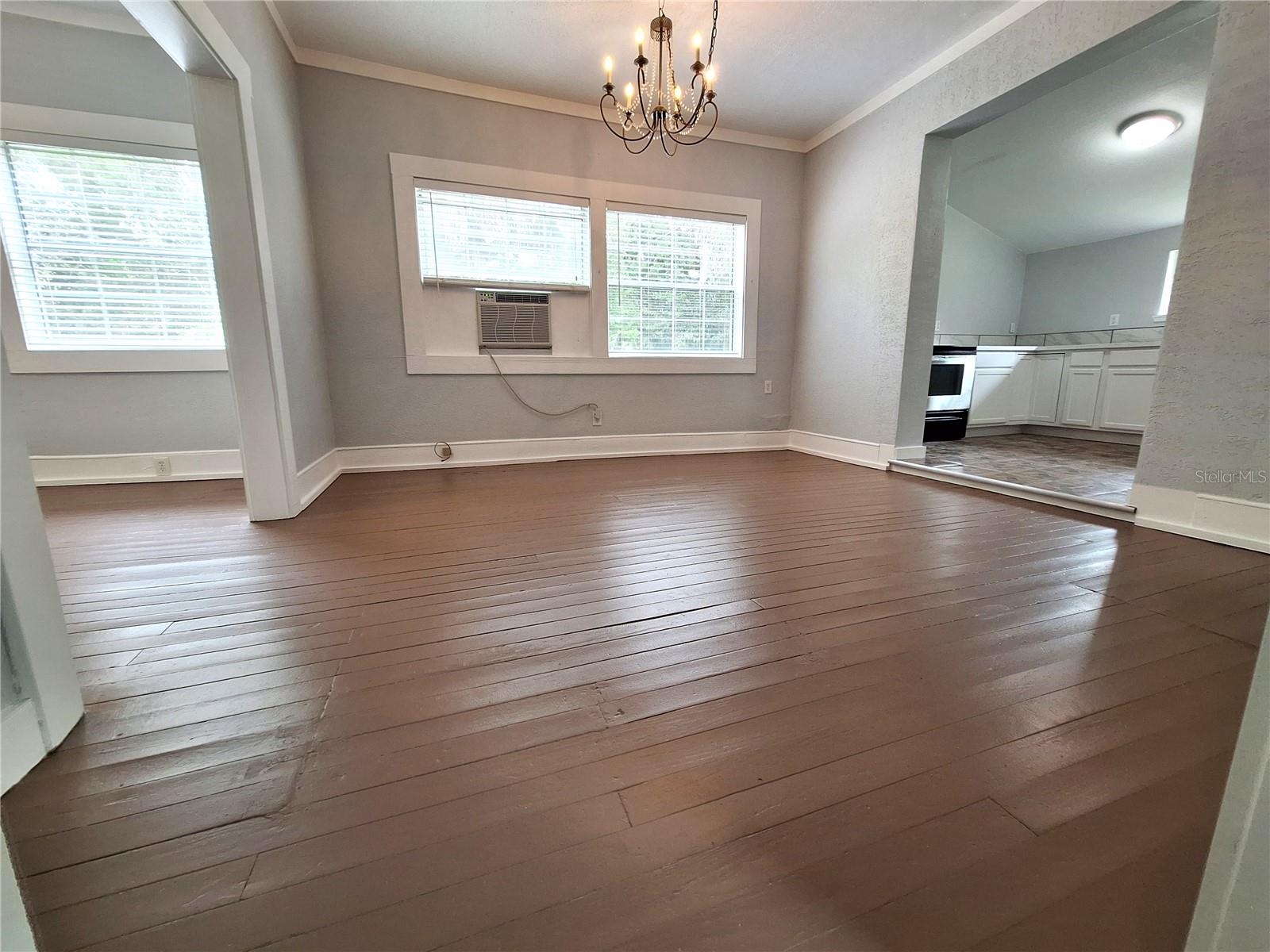 Image 26 of 32 For 102 Virginia Street