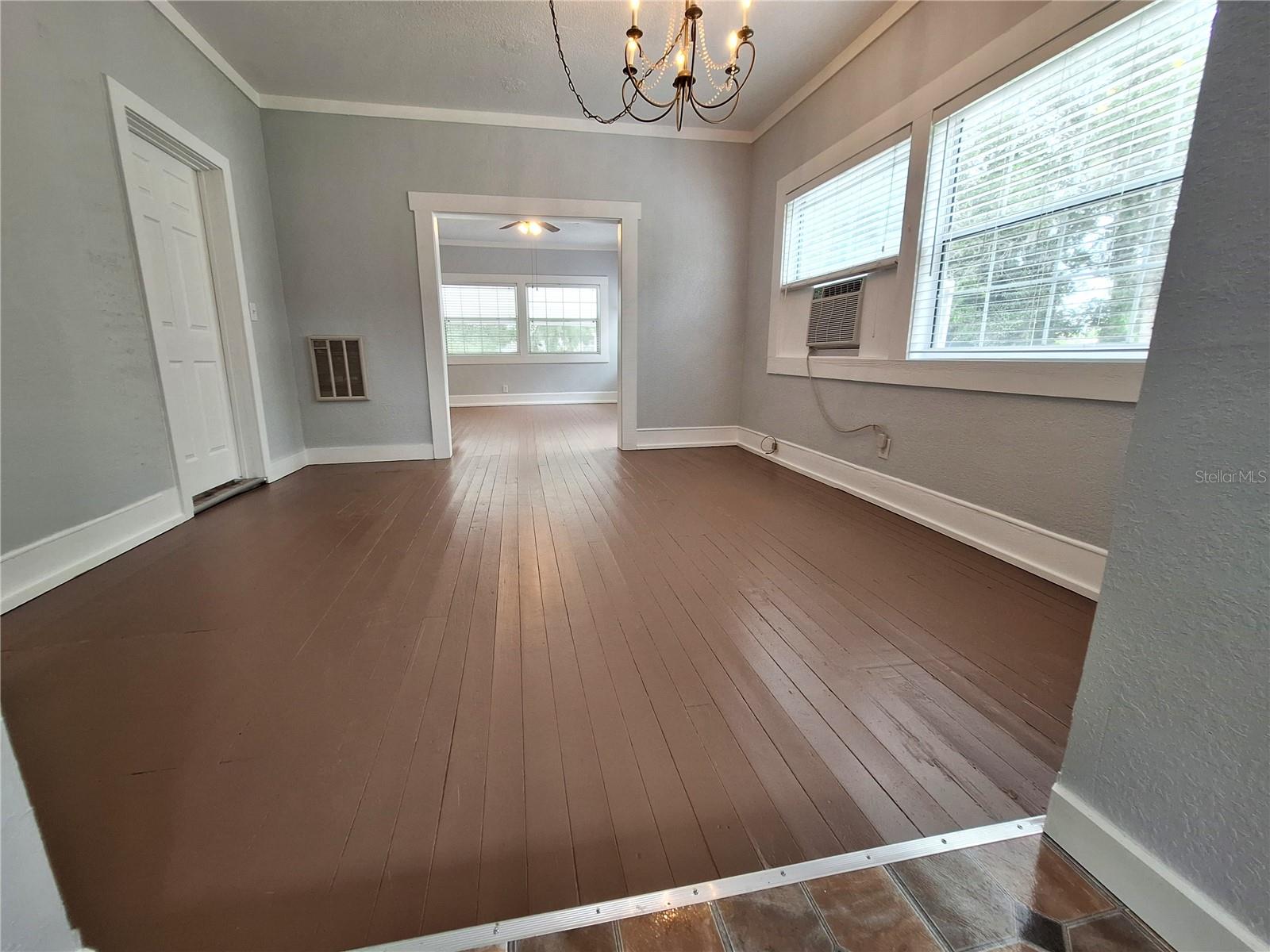 Image 27 of 32 For 102 Virginia Street