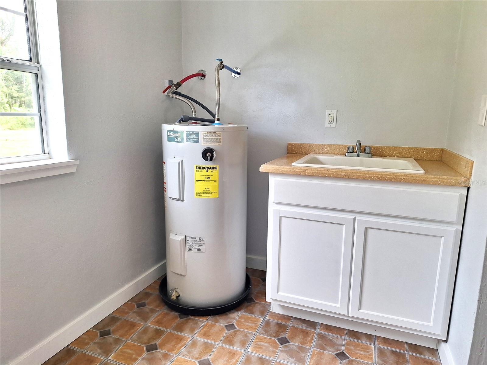 Image 4 of 32 For 102 Virginia Street