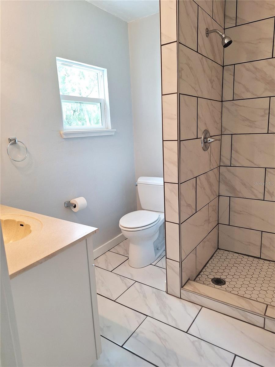 Image 7 of 32 For 102 Virginia Street