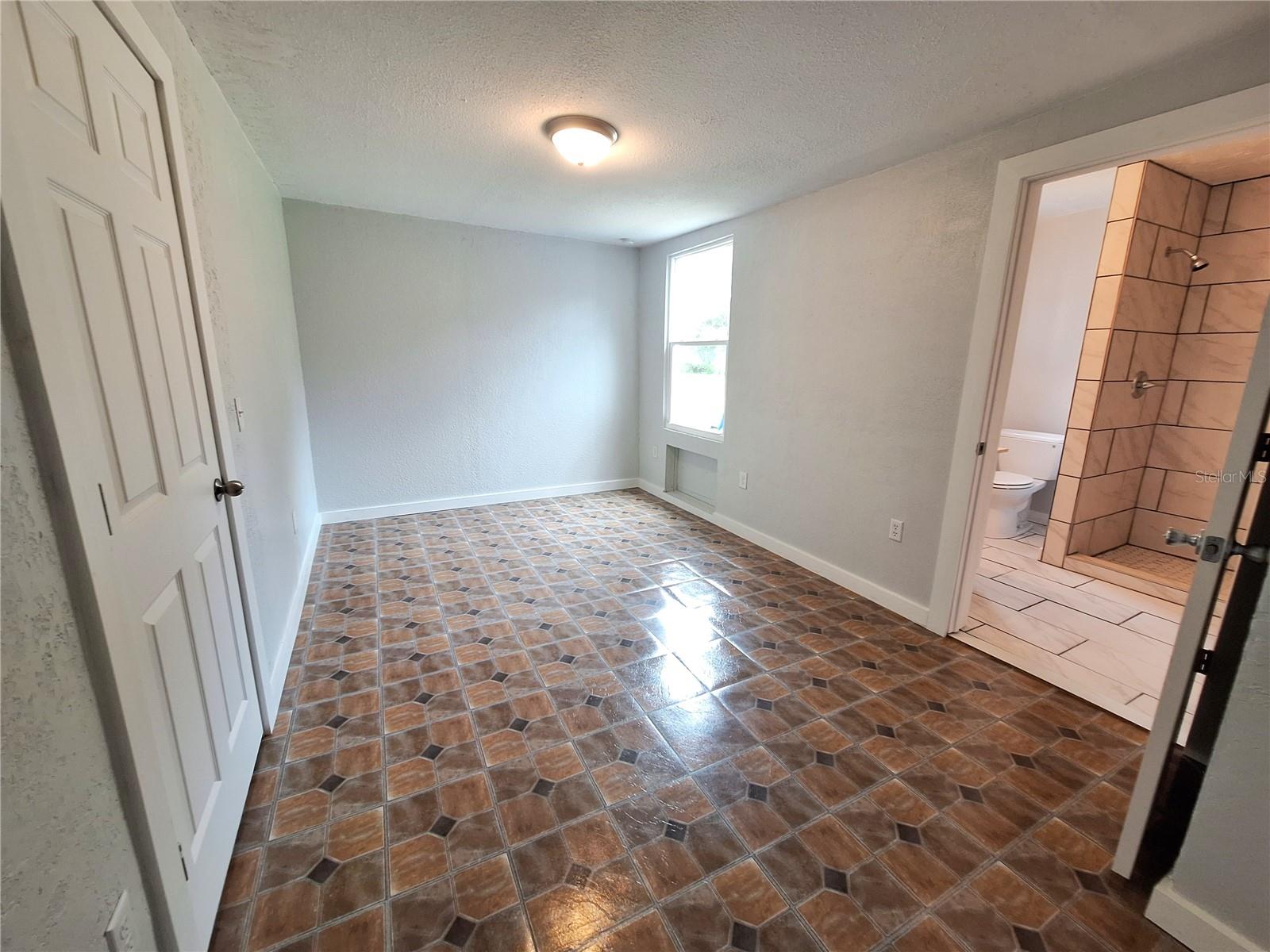 Image 8 of 32 For 102 Virginia Street