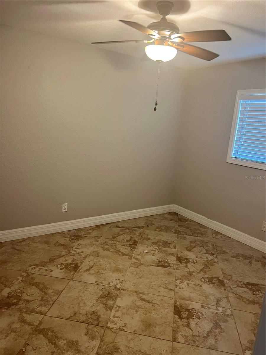 Image 11 of 16 For 23176 Aberdeen Avenue