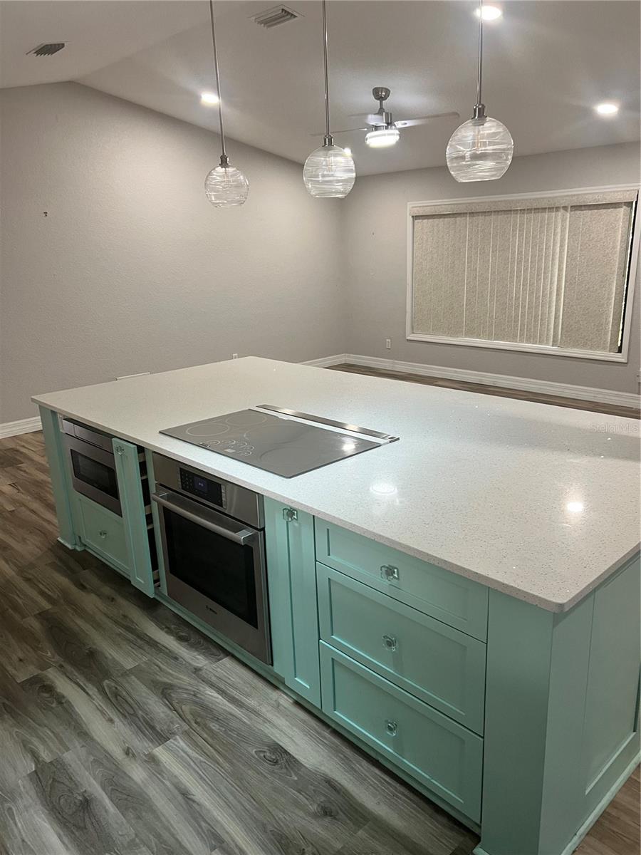 Image 3 of 16 For 23176 Aberdeen Avenue