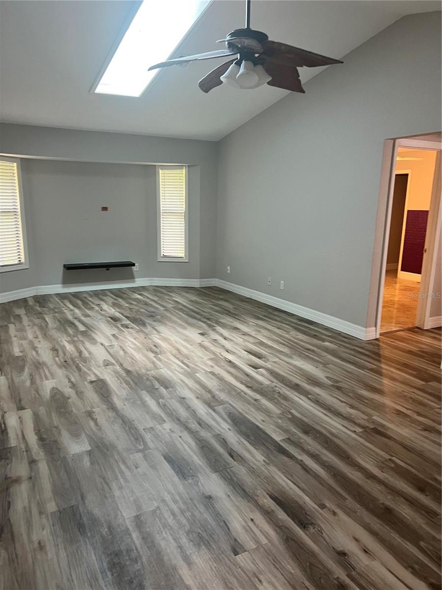 Image 5 of 16 For 23176 Aberdeen Avenue