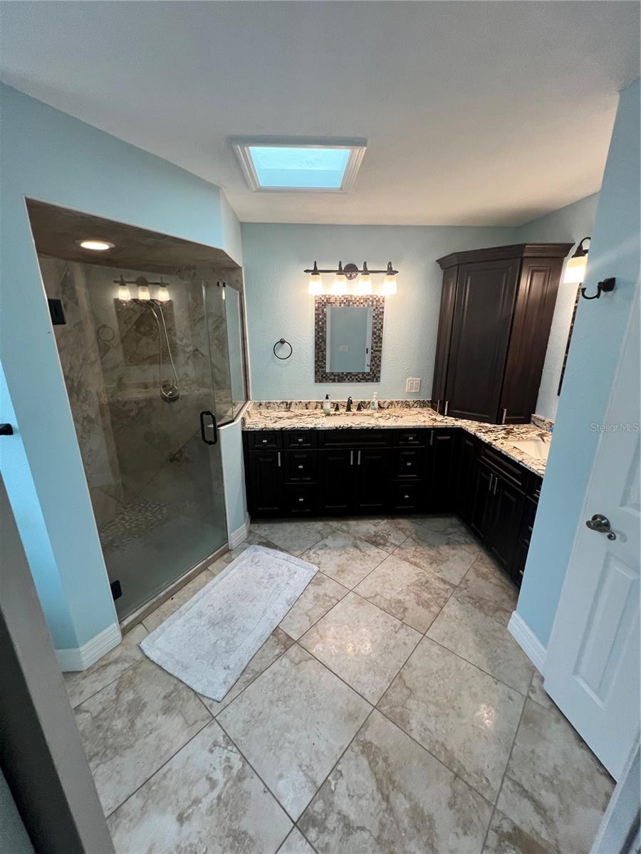 Image 8 of 16 For 23176 Aberdeen Avenue