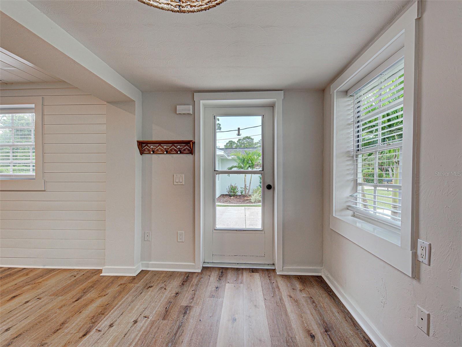 Image 10 of 38 For 415 Yale Street