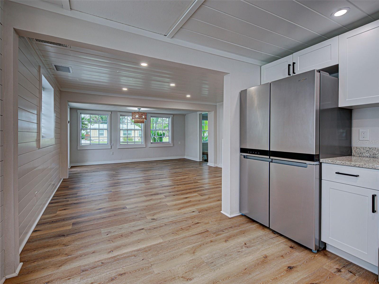 Image 12 of 38 For 415 Yale Street