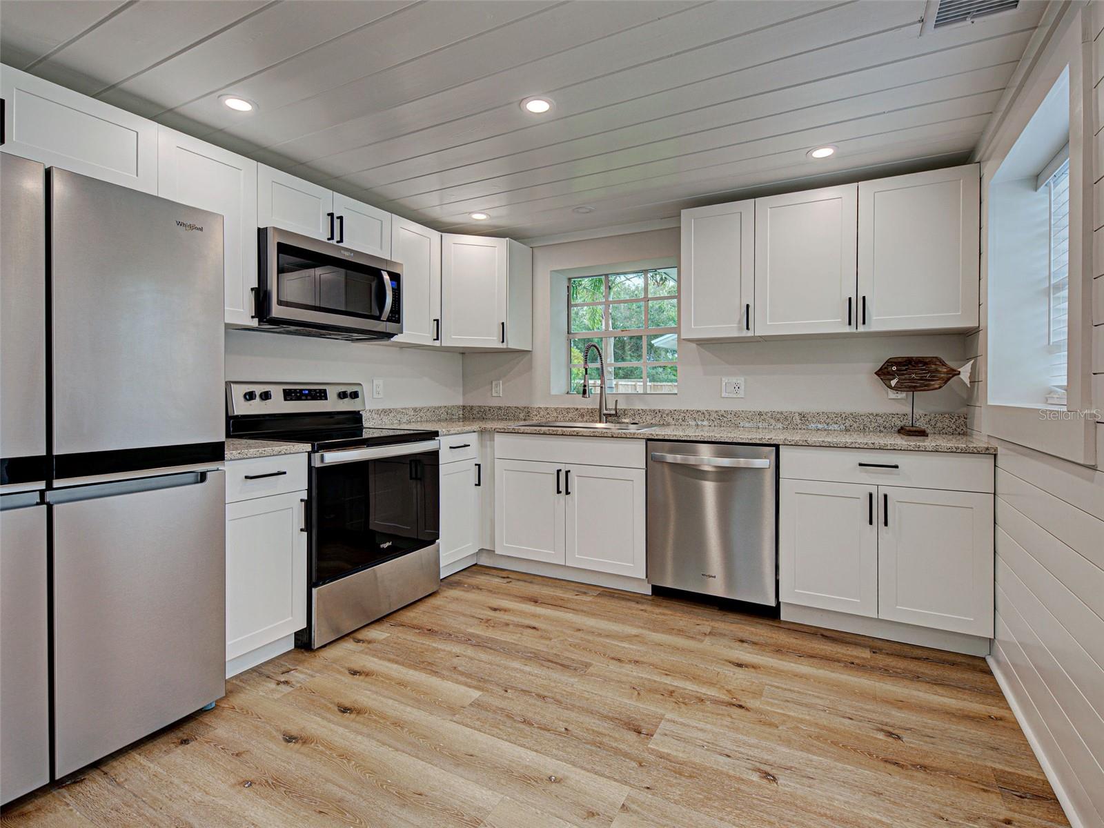 Image 13 of 38 For 415 Yale Street