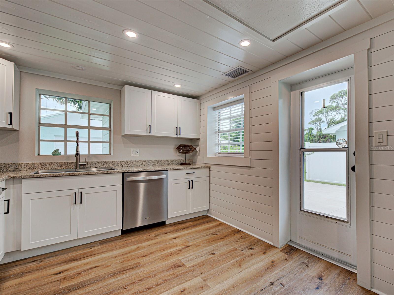 Image 15 of 38 For 415 Yale Street