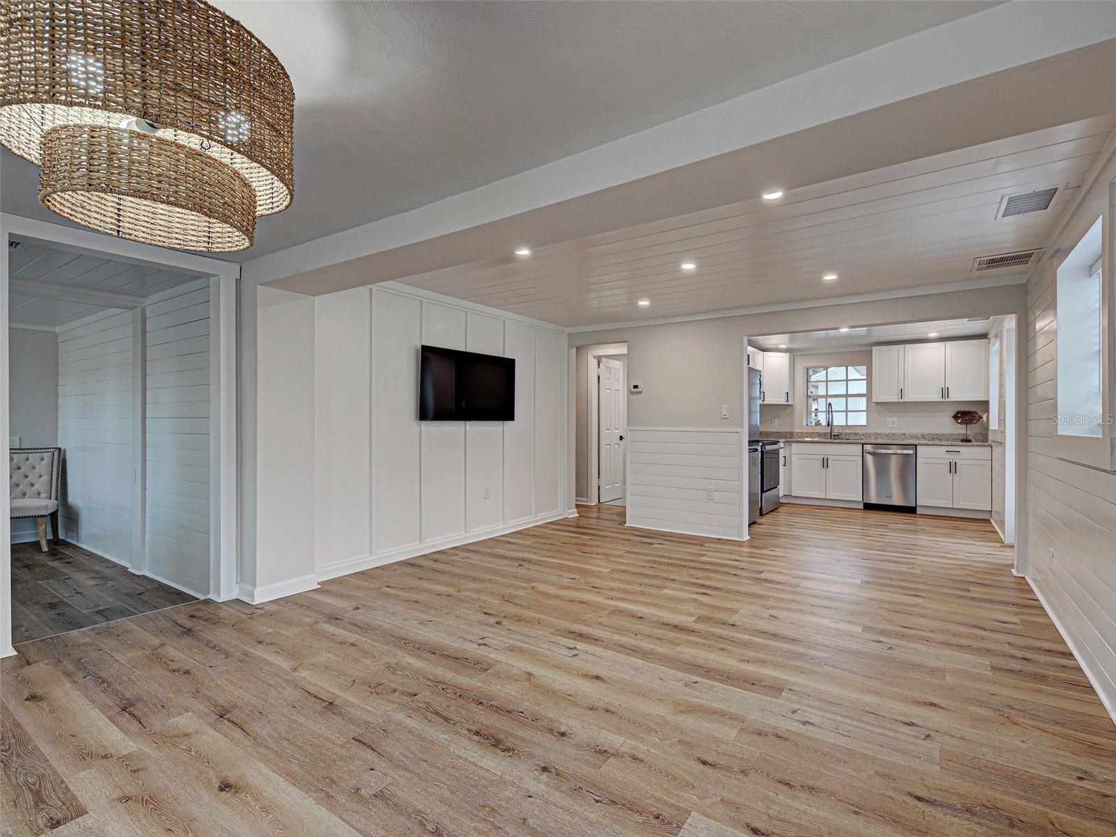 Image 18 of 38 For 415 Yale Street