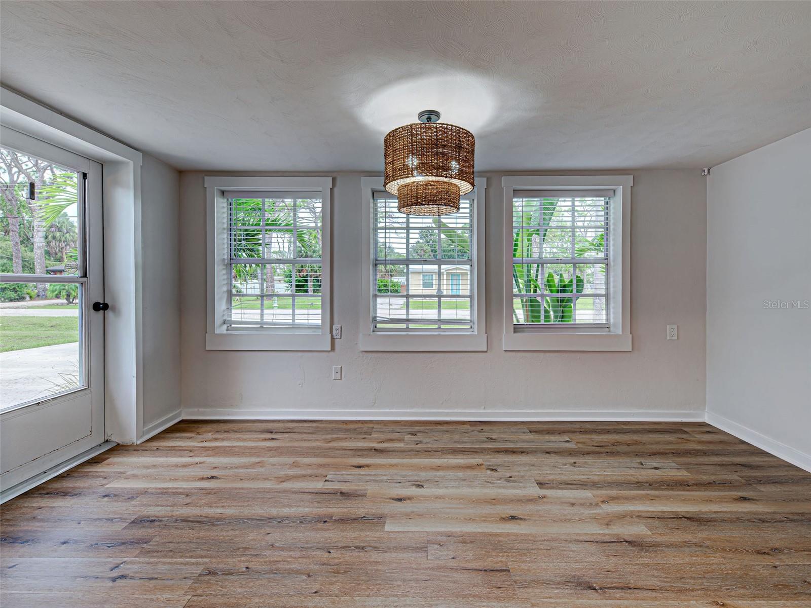 Image 20 of 38 For 415 Yale Street