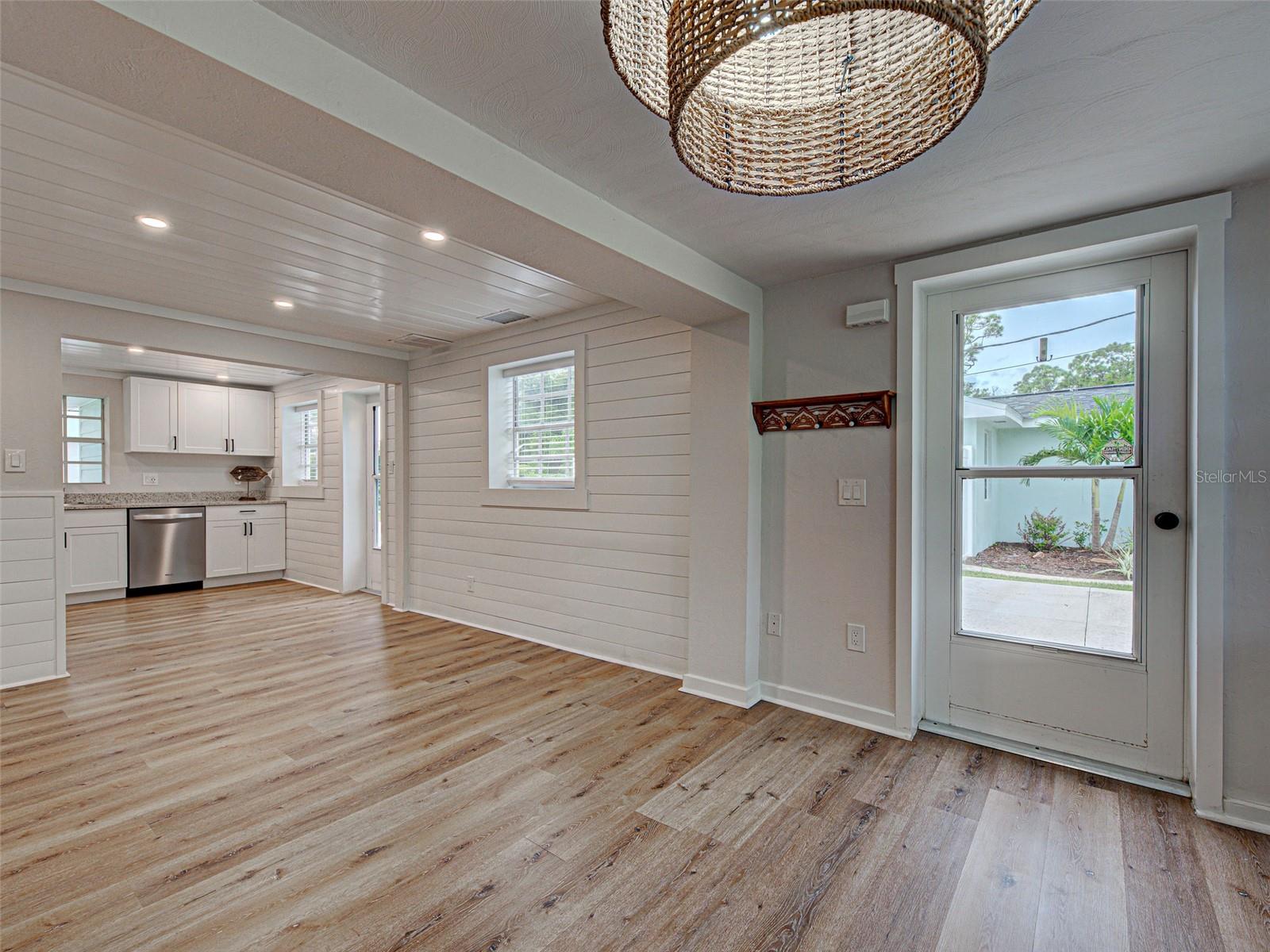 Image 21 of 38 For 415 Yale Street