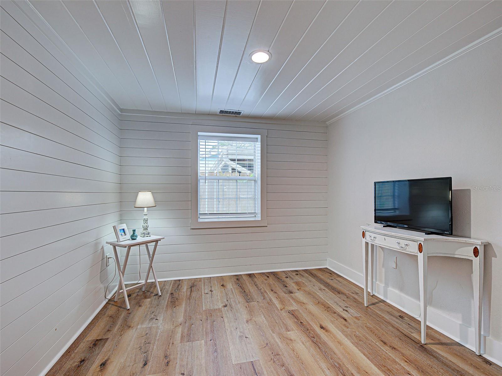 Image 23 of 38 For 415 Yale Street