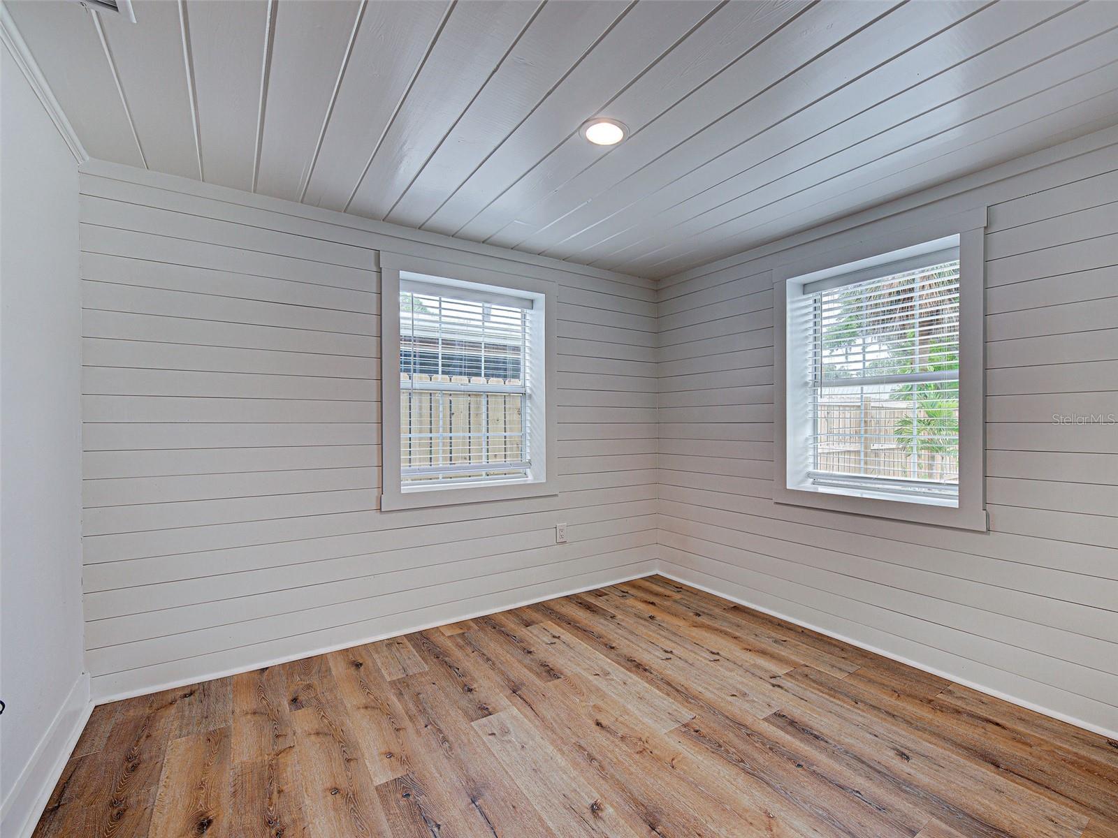 Image 26 of 38 For 415 Yale Street