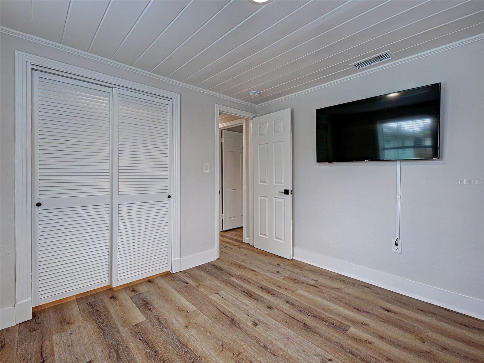 Image 28 of 38 For 415 Yale Street