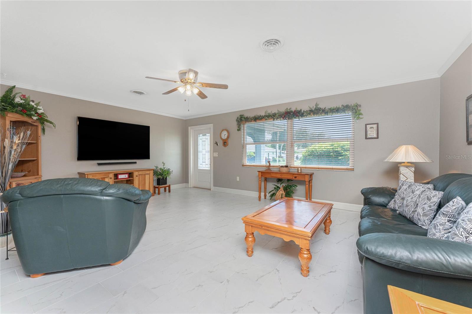 Image 10 of 52 For 1040 Oleander Street