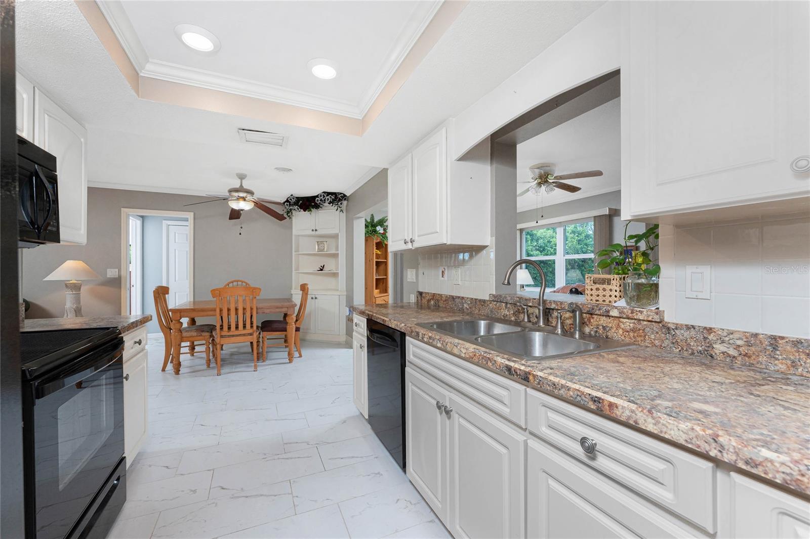 Image 17 of 52 For 1040 Oleander Street