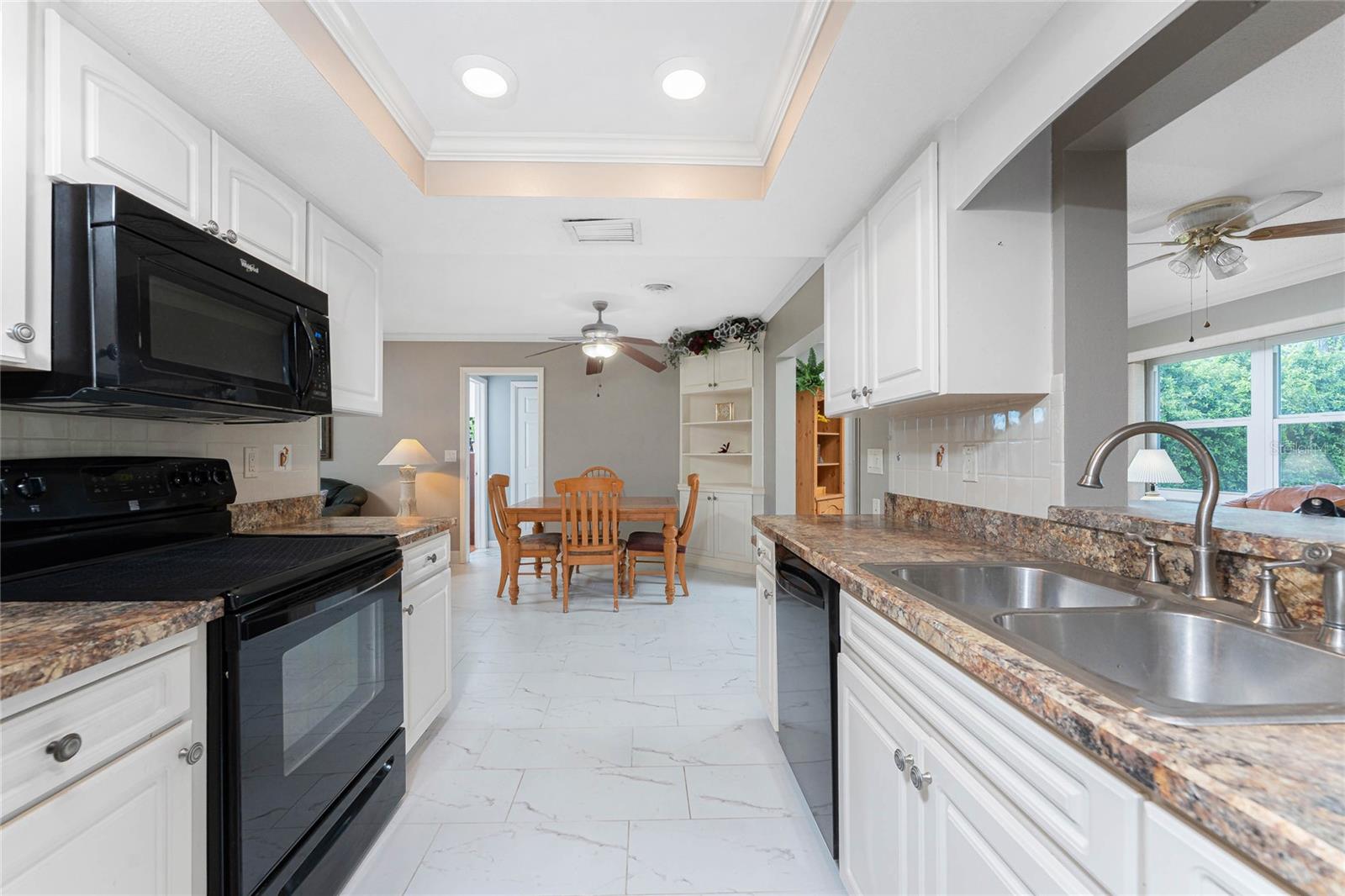 Image 18 of 52 For 1040 Oleander Street