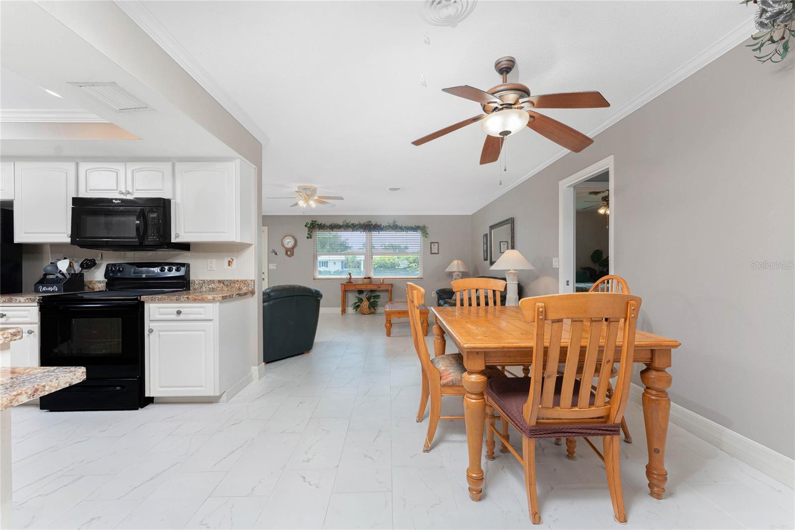 Image 19 of 52 For 1040 Oleander Street