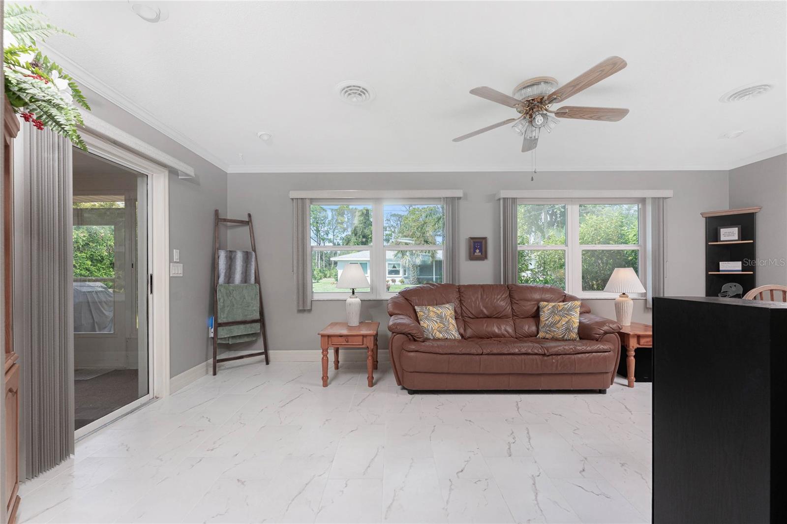 Image 21 of 52 For 1040 Oleander Street