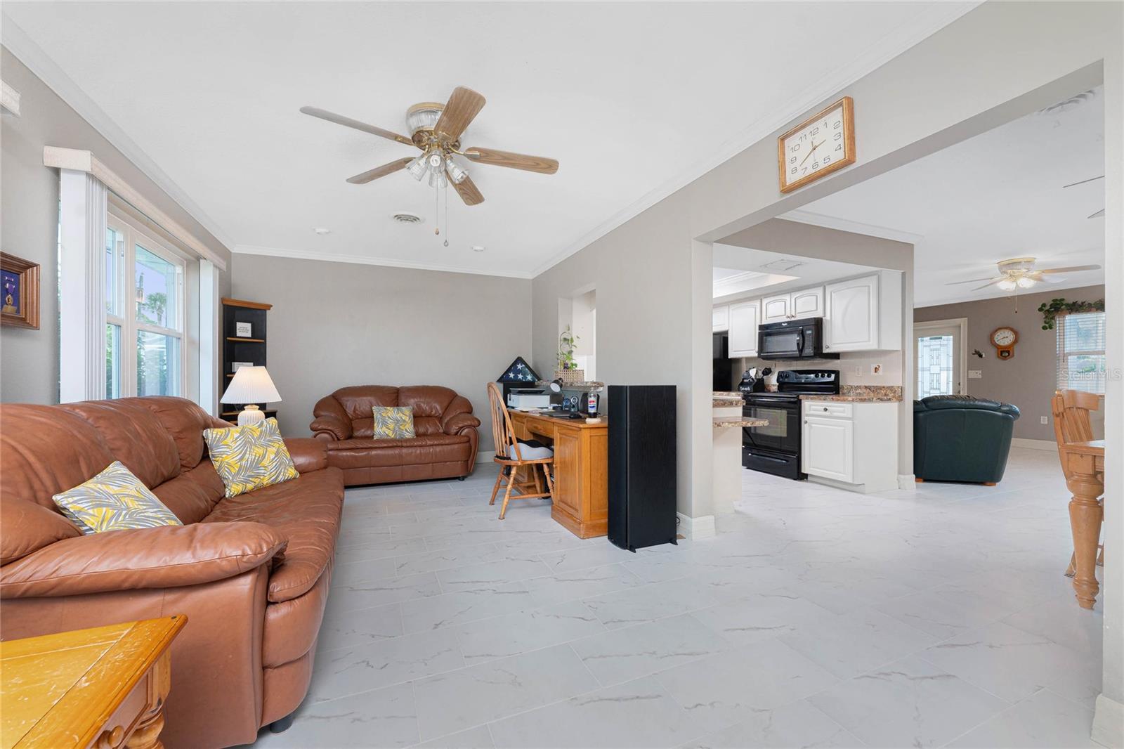 Image 22 of 52 For 1040 Oleander Street