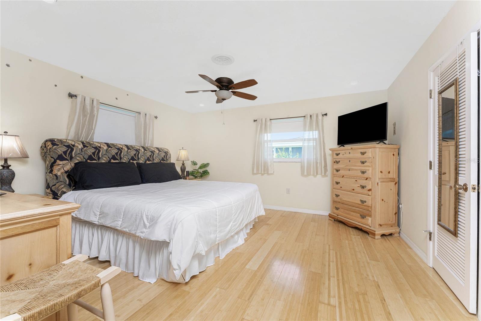 Image 25 of 52 For 1040 Oleander Street