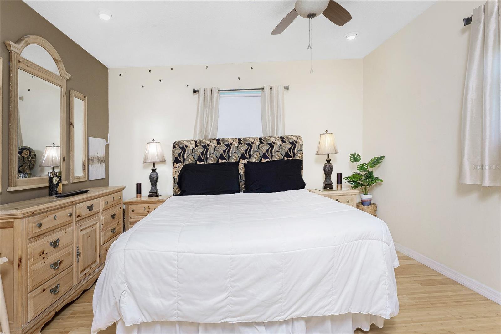 Image 26 of 52 For 1040 Oleander Street