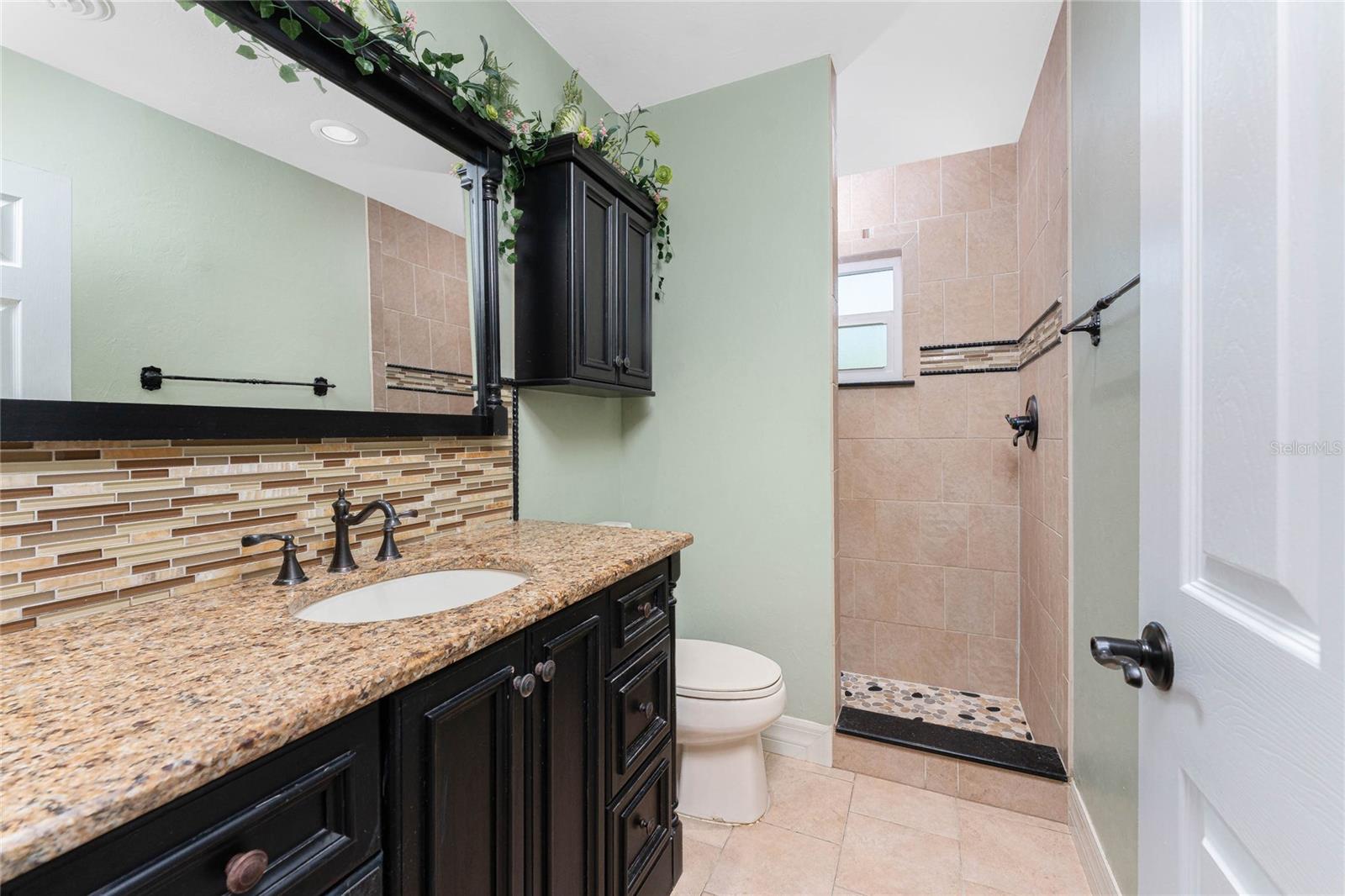 Image 28 of 52 For 1040 Oleander Street