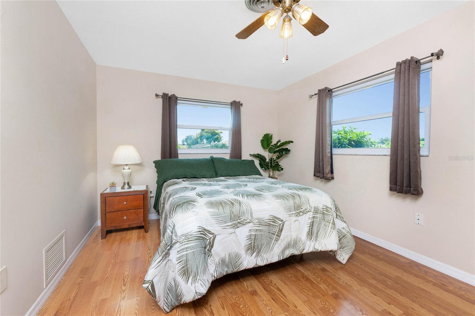 Image 33 of 52 For 1040 Oleander Street