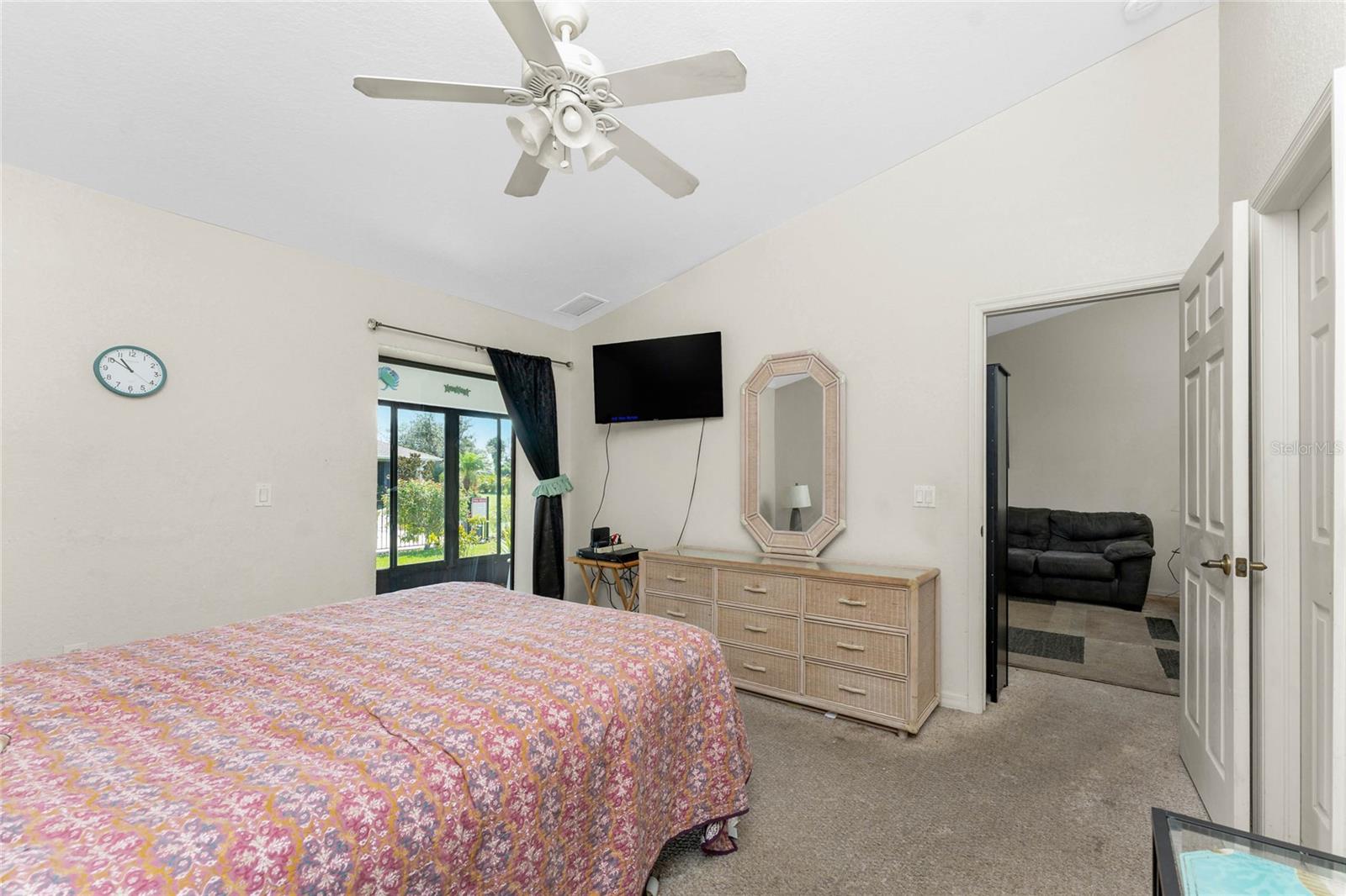 Image 17 of 46 For 231 Rotonda Boulevard W B2