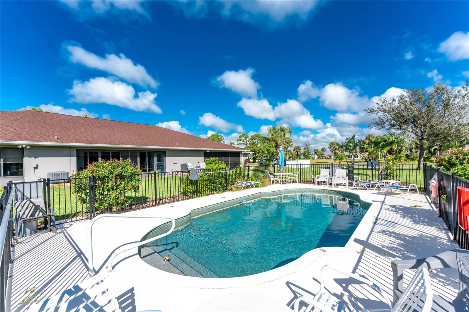 Image 34 of 46 For 231 Rotonda Boulevard W B2