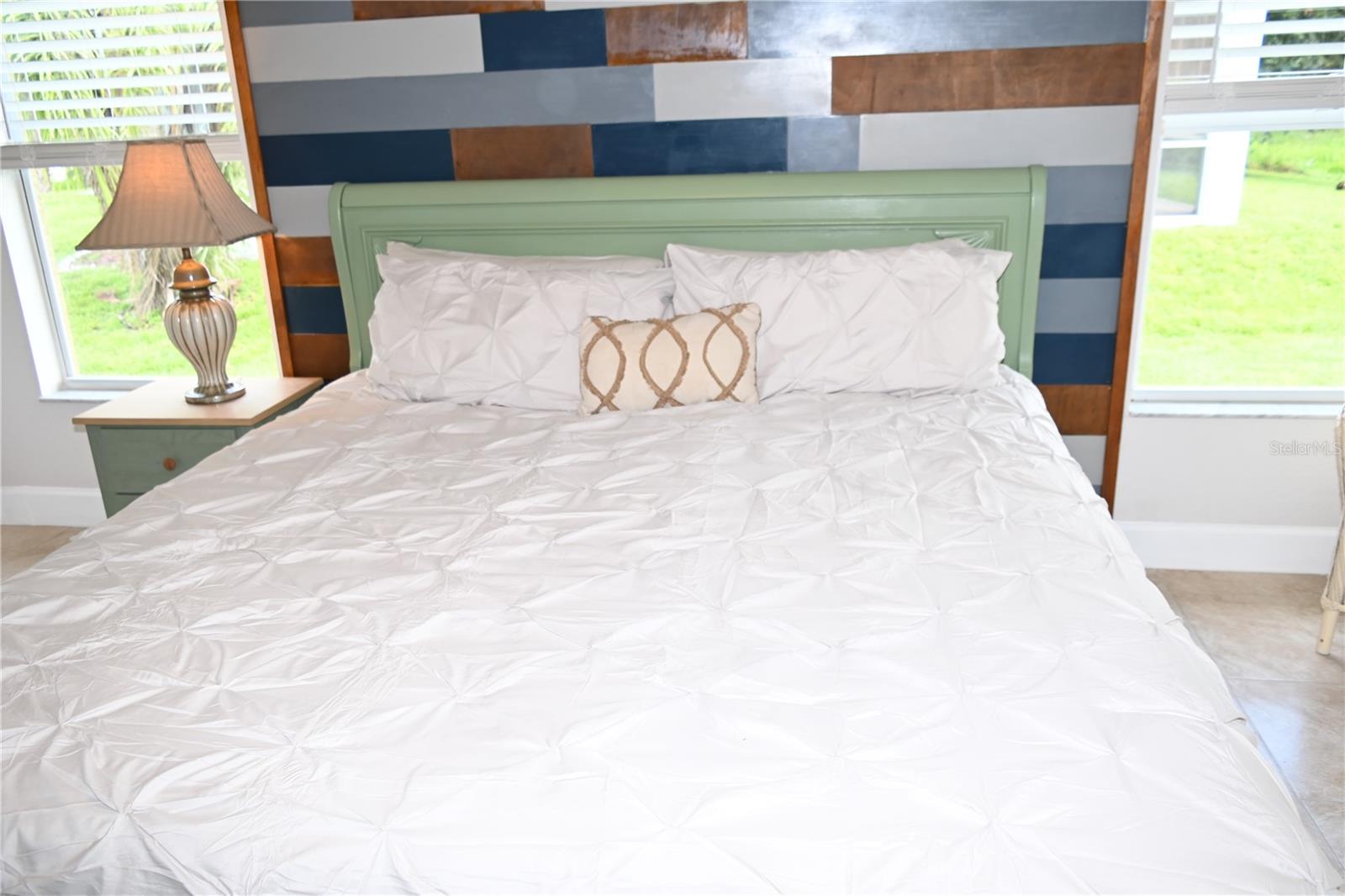 Image 10 of 60 For 5378 Dunsmuir Road