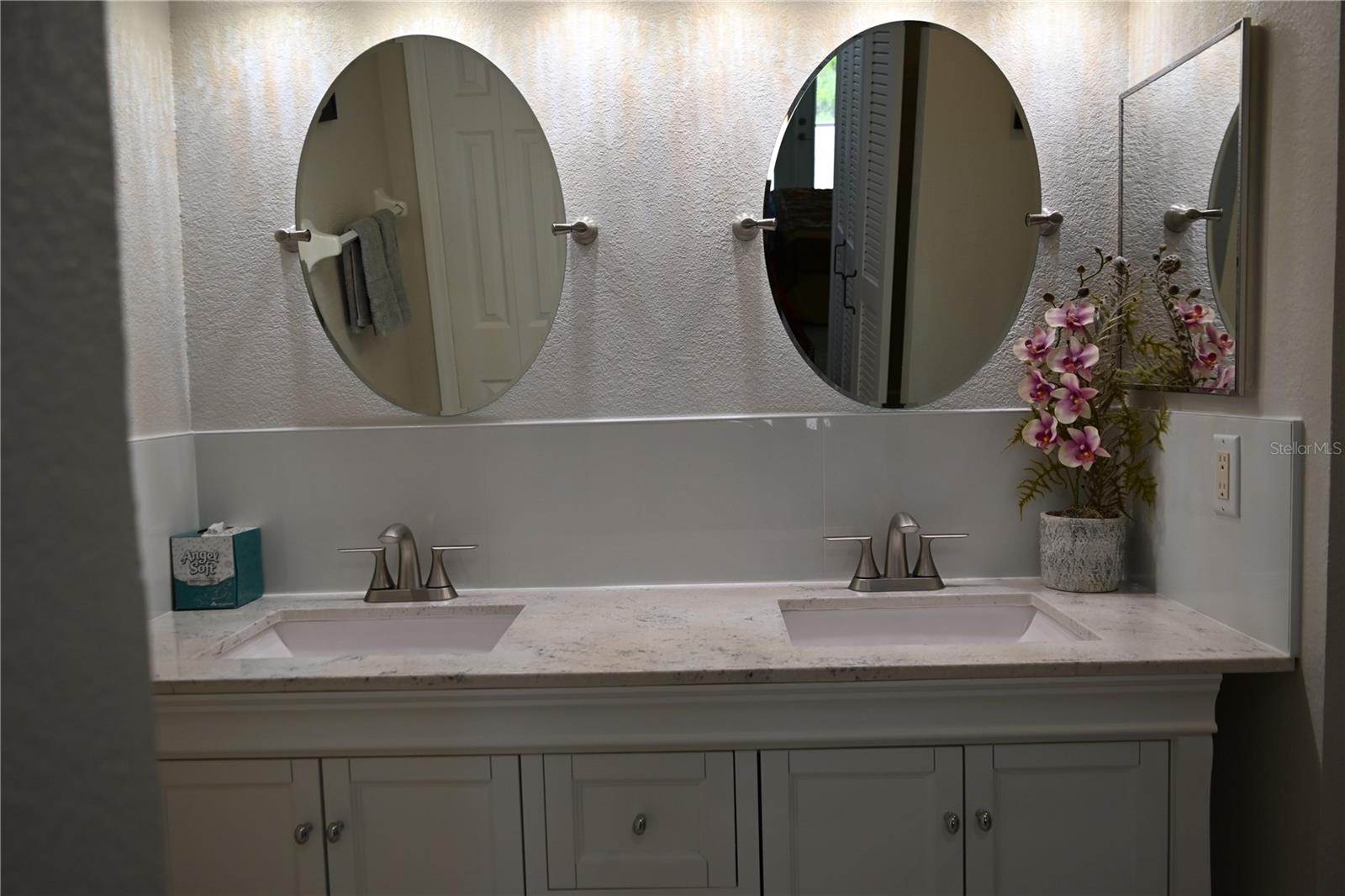 Image 16 of 60 For 5378 Dunsmuir Road