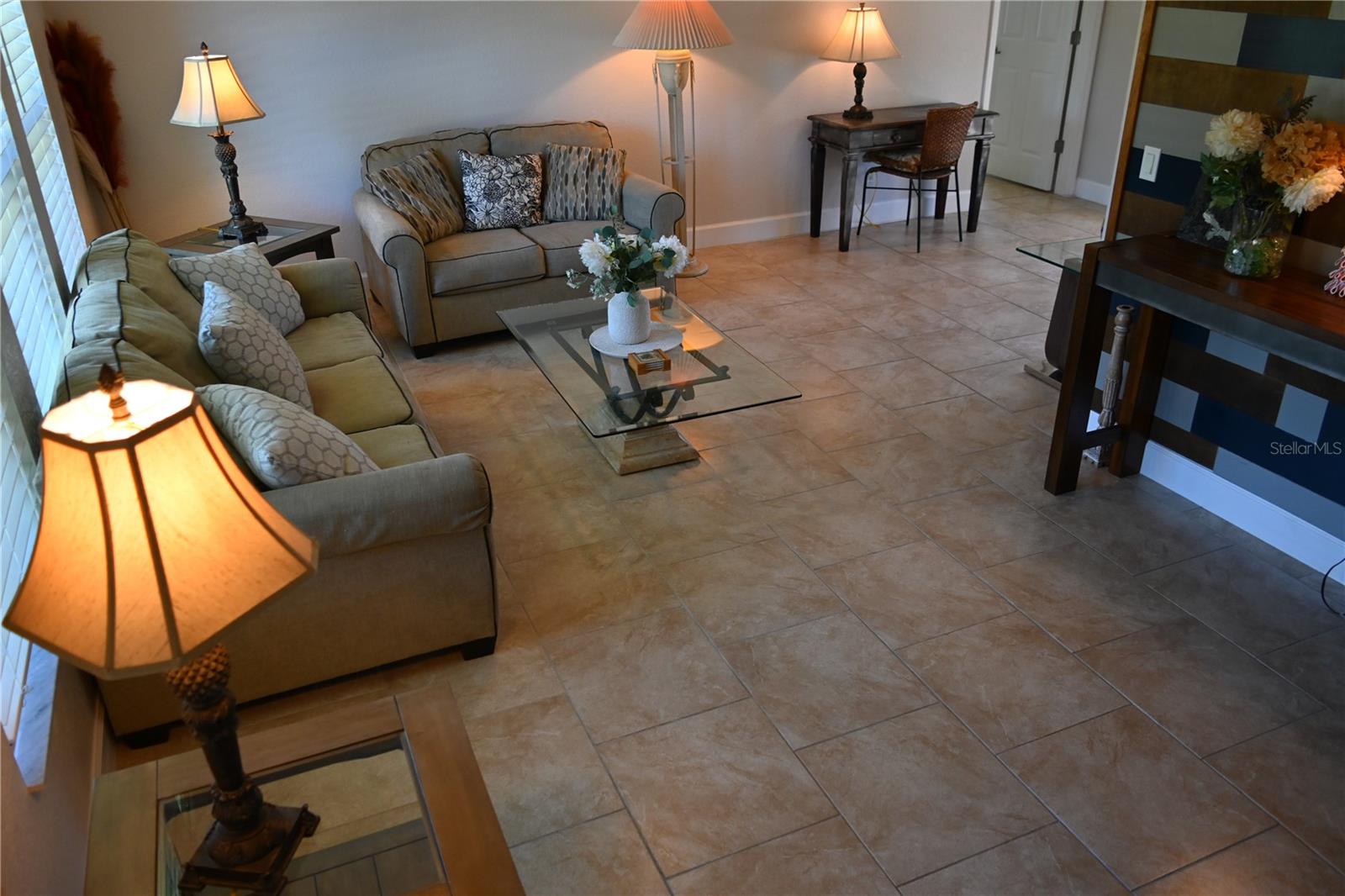 Image 3 of 60 For 5378 Dunsmuir Road