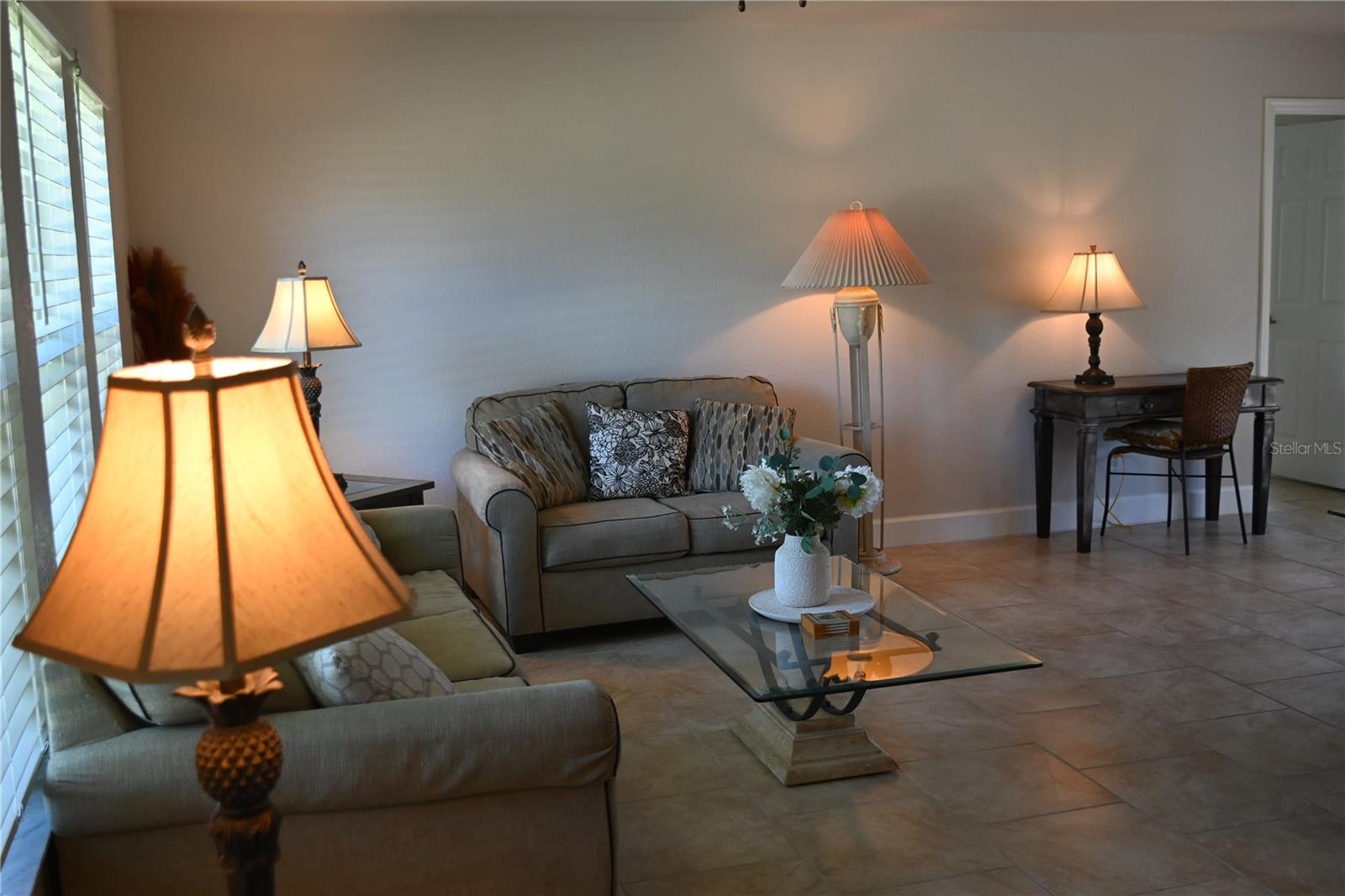 Image 4 of 60 For 5378 Dunsmuir Road