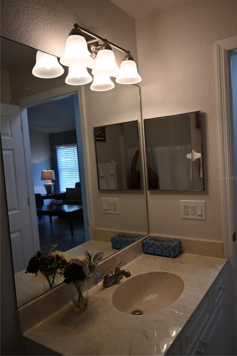 Image 44 of 60 For 5378 Dunsmuir Road