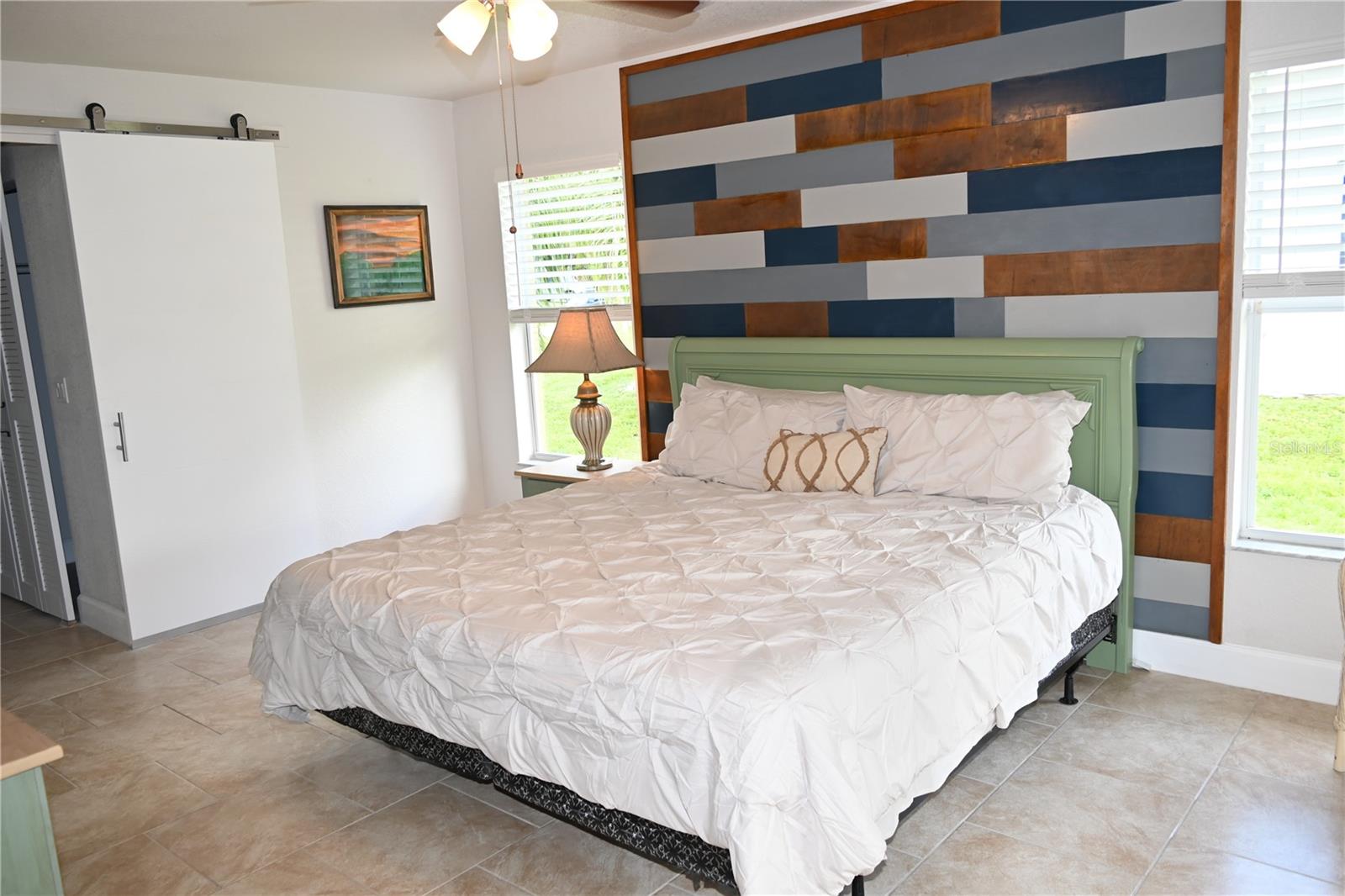 Image 8 of 60 For 5378 Dunsmuir Road