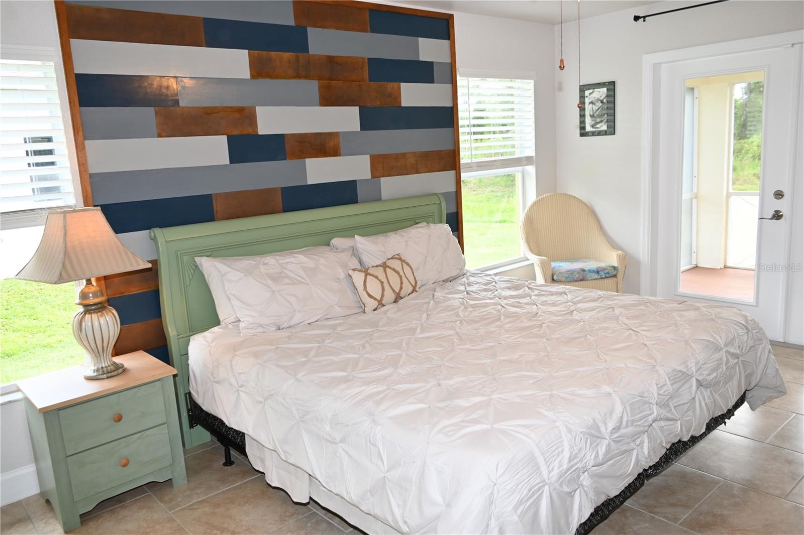 Image 9 of 60 For 5378 Dunsmuir Road