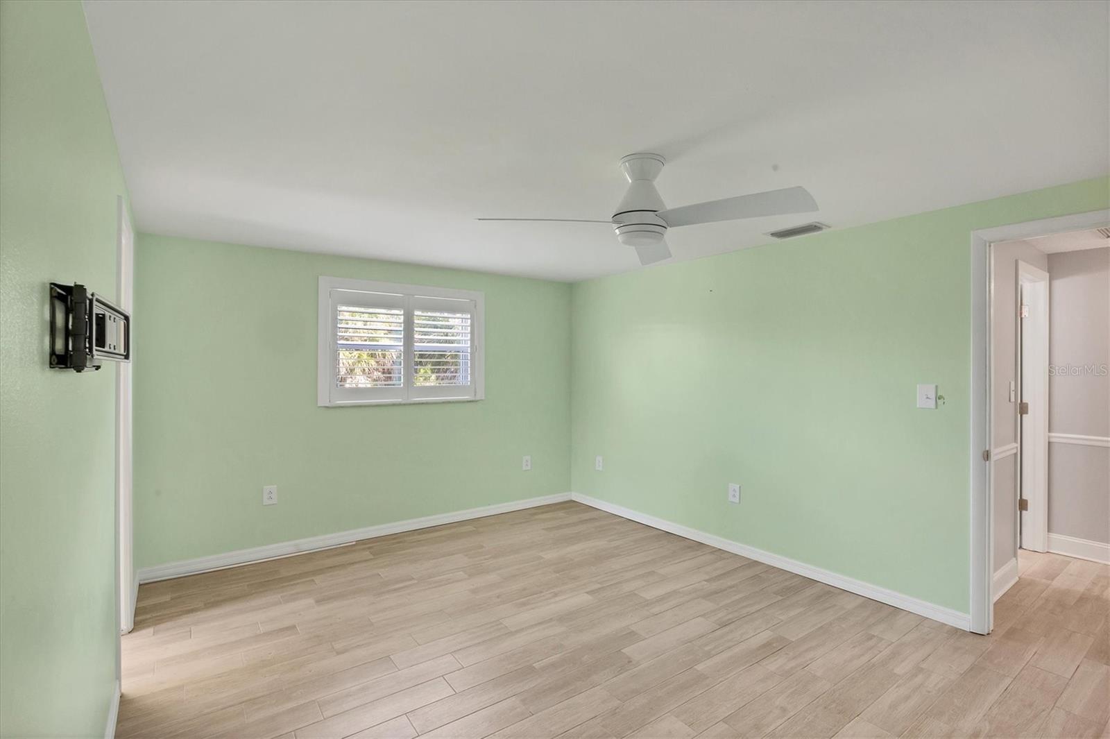 Image 19 of 35 For 14494 Lillian Circle