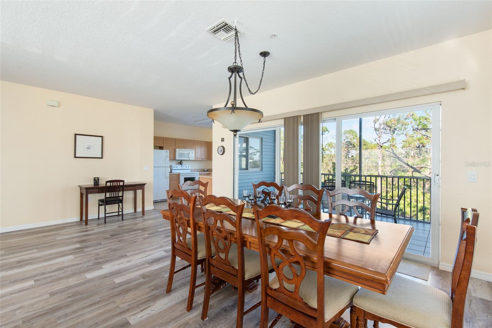 Image 19 of 94 For 3917 Cape Haze Dr  601