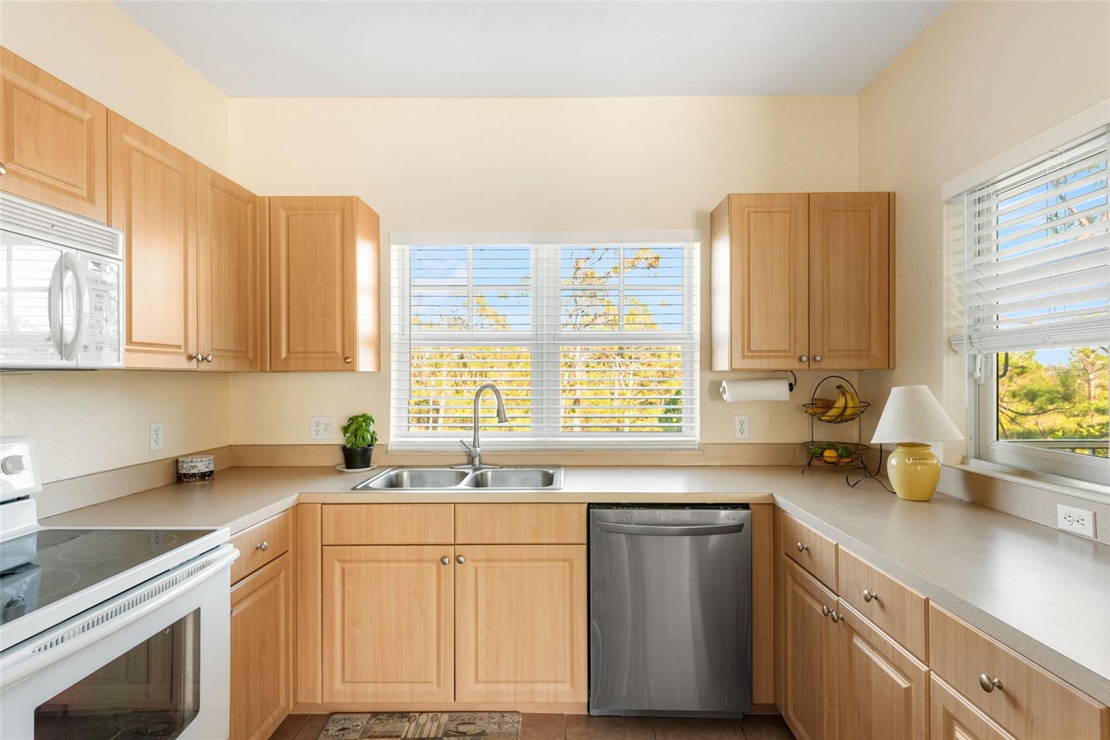 Image 24 of 94 For 3917 Cape Haze Dr  601