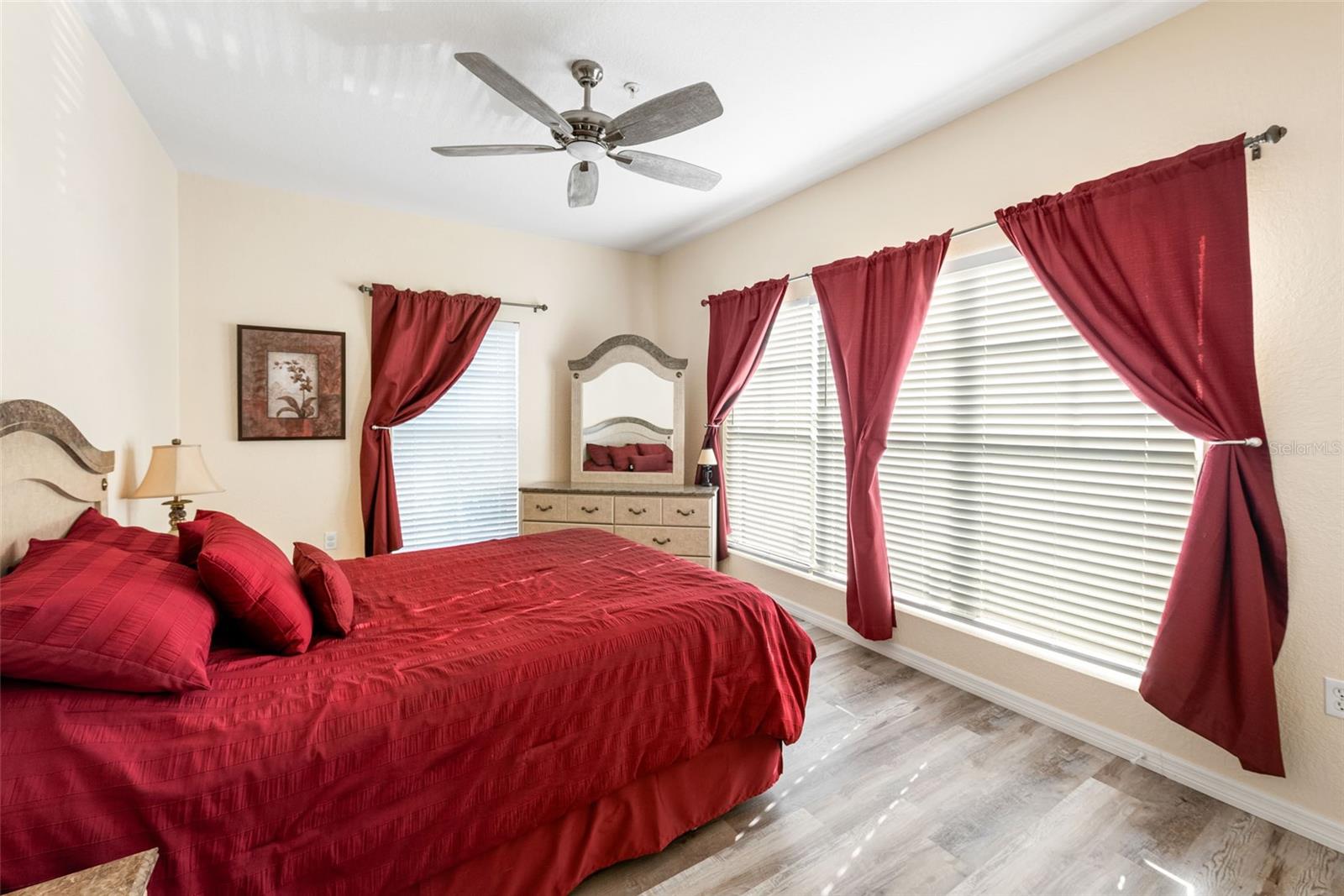 Image 40 of 94 For 3917 Cape Haze Dr  601