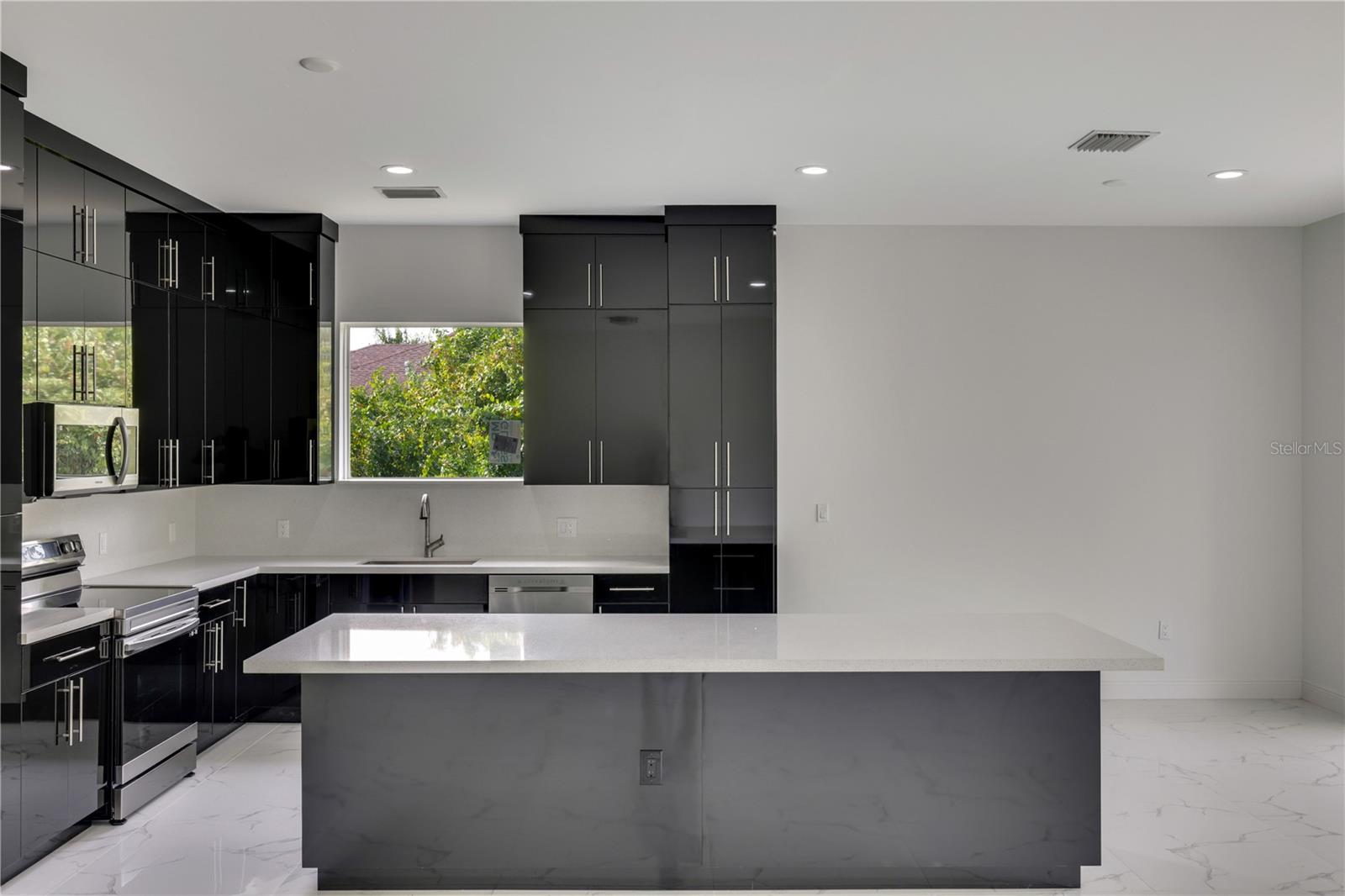 Image 12 of 45 For 118 Green Pine Park