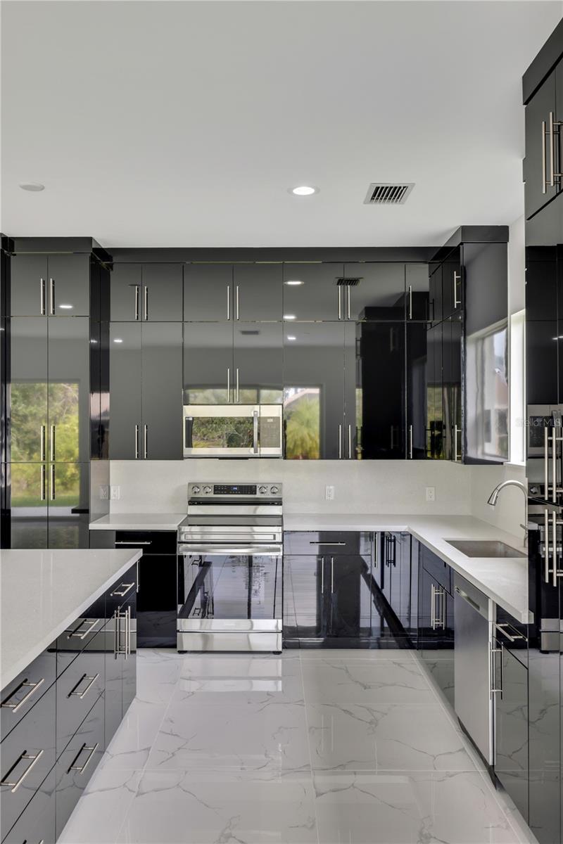 Image 13 of 45 For 118 Green Pine Park