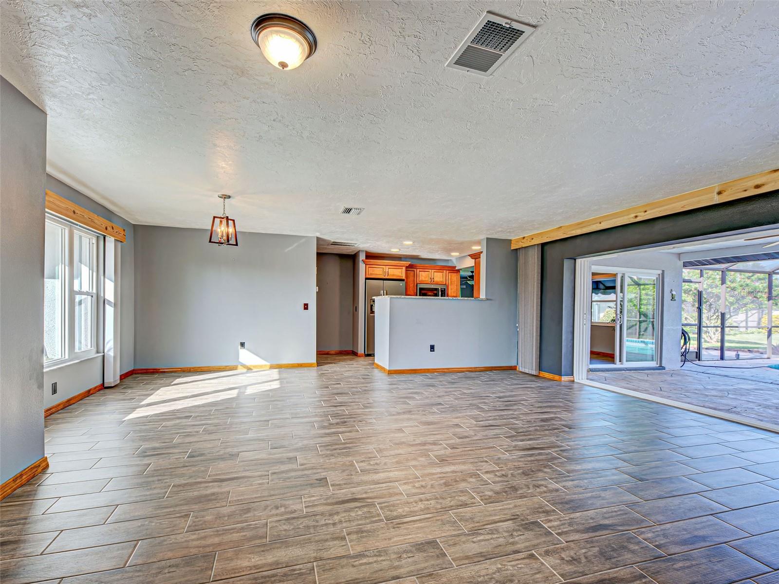 Image 6 of 41 For 7 Old Trail Road