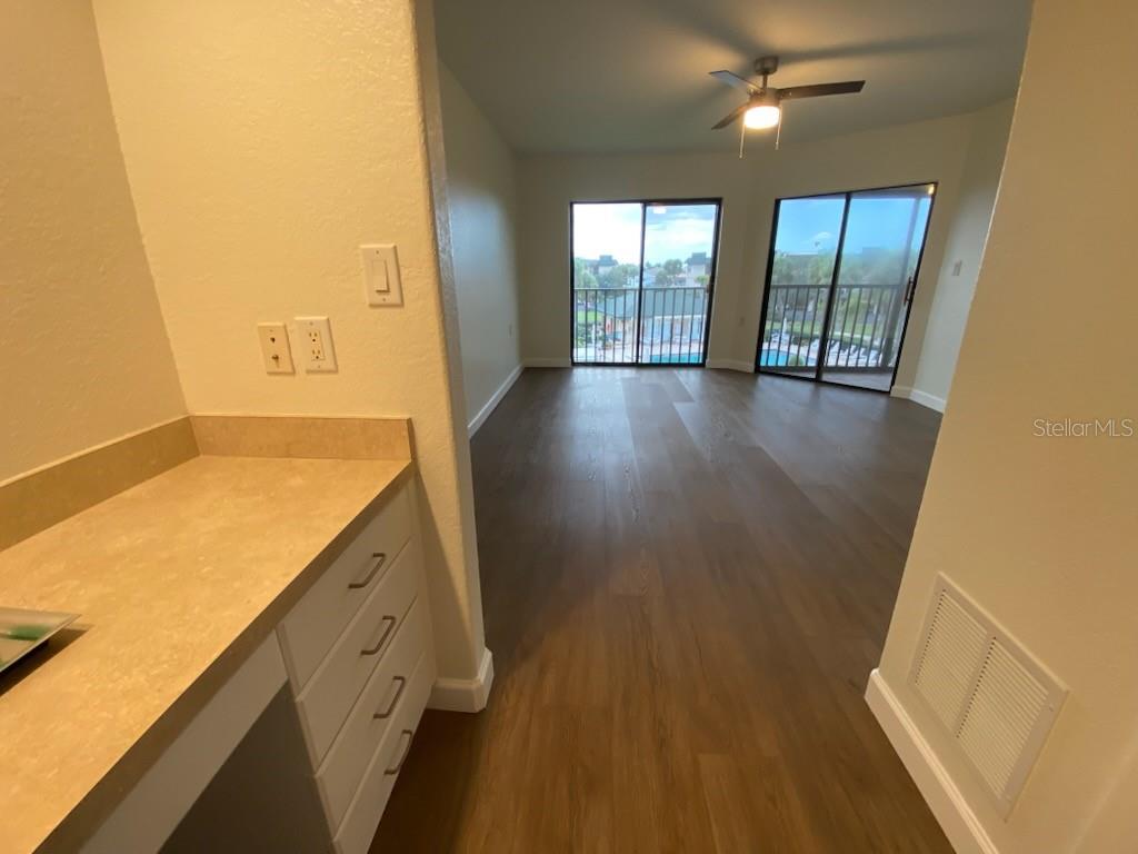 Image 11 of 14 For 601 Shreve Street 64c